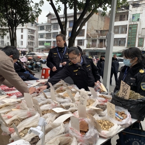 广西南丹：加强地摊药检查